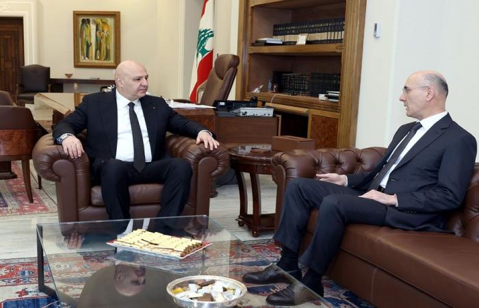 التحضيرات لمؤتمر دعم الجيش بين عون والحجار