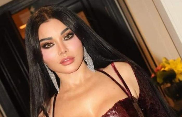 "بدنا نروق".. هيفا وهبي تُشعل المسرح في الرياض وتتعلم الغزل باللهجة السعودية (فيديو)