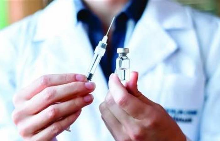 انتحل صفة طبيب لبيع المخدرات داخل عيادته!