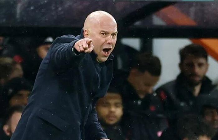 هل يقيل ليفربول سلوت في الساعات المقبلة؟