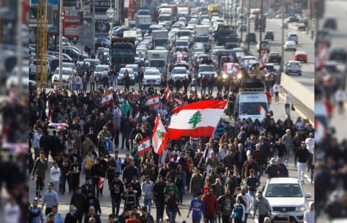 احتجاجات وتهديد بثورة ثانية