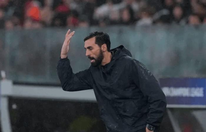 كيف علّق أربيلوا على خسارة ريال مدريد أمام بنفيكا؟