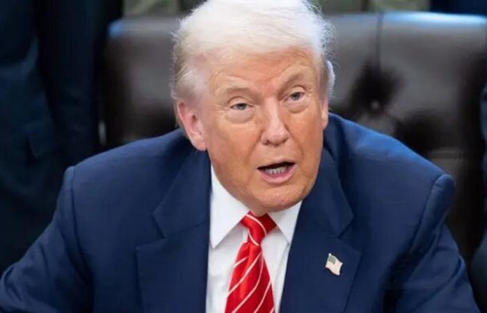 أتعرفين لماذا لا تبتسمين؟.. ترامب يصب غضبه على مذيعة