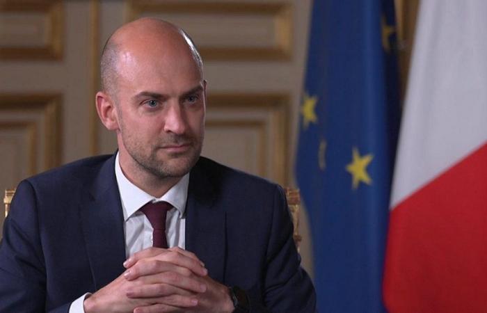 بارو: مكافحة داعش أولوية قصوى لباريس