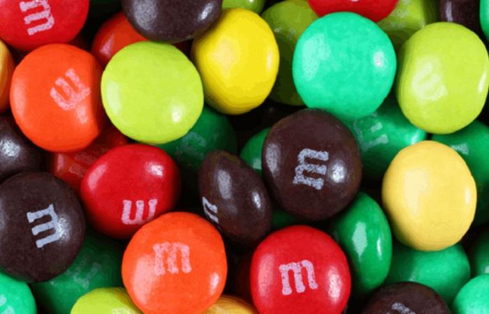 سحب آلاف أكياس "إم آند إمز" بشكلٍ عاجل... ما السبب؟