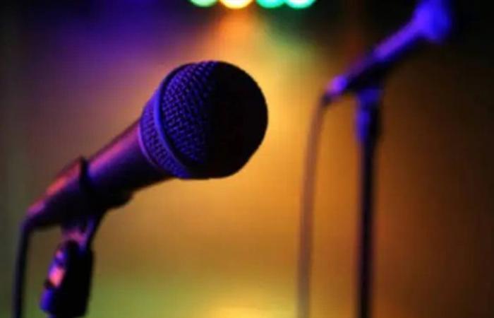 قيمتها 425 ألف دولار... فنان عربيّ شهير جدّاً يُعطي ساعته إلى رجل طلبها منه شاهدوا الفيديو