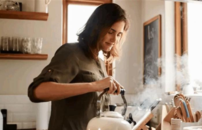 ما هي فوائد شرب الماء الساخن؟