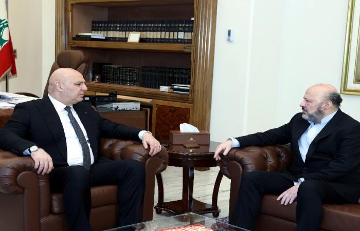 عون يتسلّم من رياشي نتائج زيارة القوات إلى دمشق