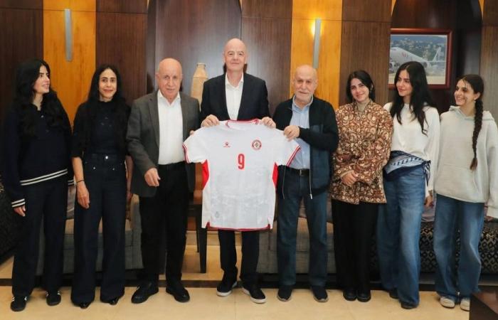 رئيس “الفيفا” في بيروت