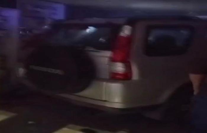 بالفيديو: سيارة تقتحم متجرًا في البرج الشمالي!