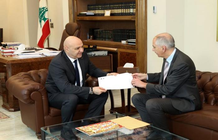 ماكرون لعون: مشاركتكم في مؤتمر دعم الجيش إشارة سياسية قوية