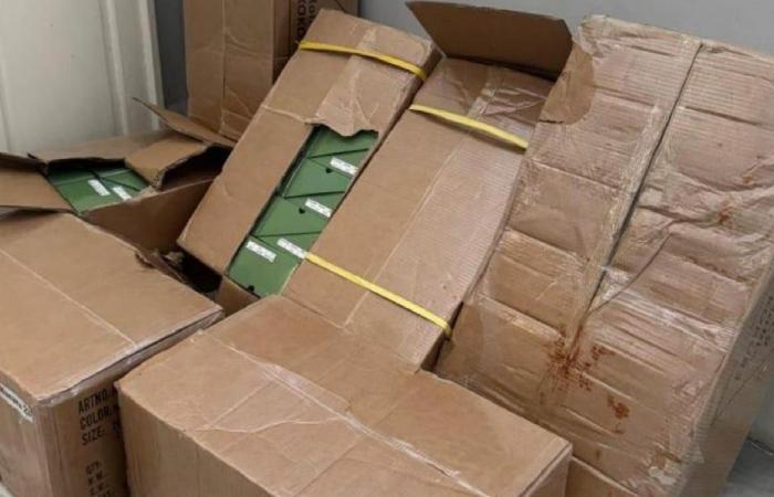 بالصورة: ضبط أحذية مهرّبة