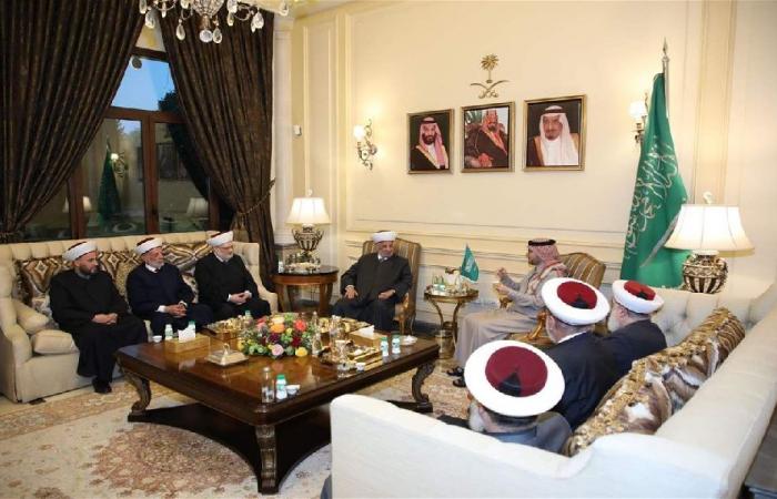 بخاري يقيم إفطارا: حان الوقت ليرتاح لبنان من أزماته