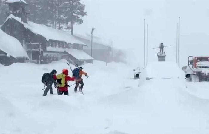 الركام الأبيض يبتلع المتزلجين.. فاجعة في جبال كاليفورنيا
