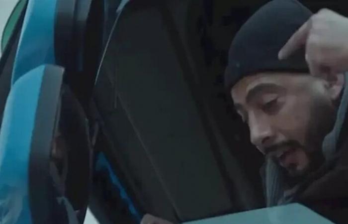 ممثل مصريّ حديث مواقع التواصل الإجتماعيّ... شاهدوا بالفيديو ما فعله بإسرائيليين