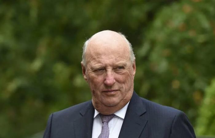 كان يقضي عطلة.. نقل ملك النروج إلى مستشفى في إسبانيا لإصابته بعدوى وهذه حالته