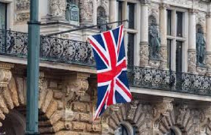 بريطانيا تنصح مواطنيها بتأجيل السفر الى عدة دول