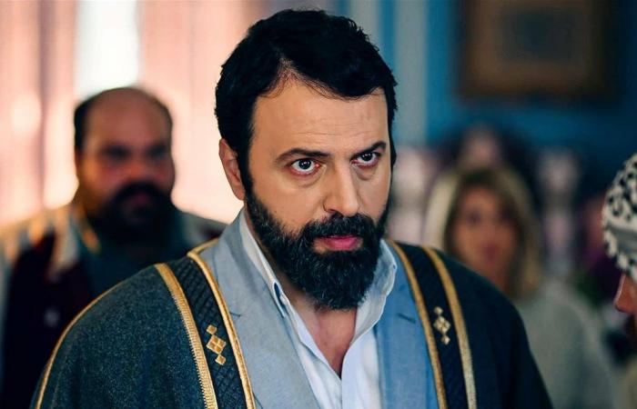 تيم حسن يُشعل المواقع.. شاهدوا كيف قلّد بشار الأسد في مسلسل "مولانا" (فيديو)