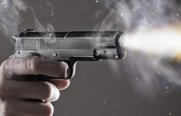 شخص يطلق النار على شاب بسبب معاكسة خطيبته