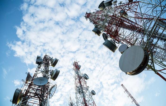 عون طلب تحييد قطاع الاتصالات من الضربات