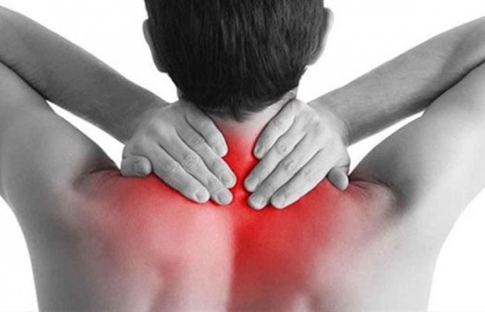 خطوات عملية لتفادي آلام الرقبة الناتجة عن حقيبة الكتف.. اتبعها!