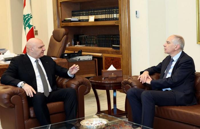 عون يبحث مع ماغرو الجهود الفرنسية لاحتواء التصعيد