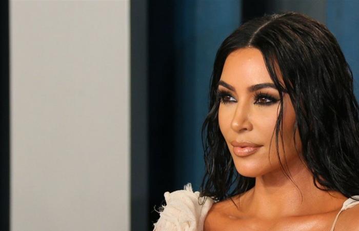 الفيديو… شاهدوا تعثر كيم كارداشيان خلال الحفل