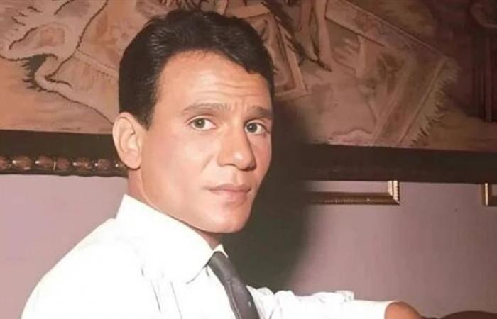 أسرة عبد الحليم حافظ تنشر أدعية وآيات كتبها بيده