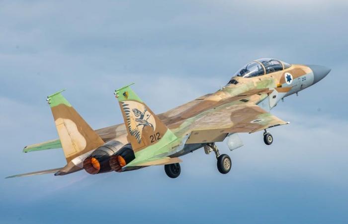 الطيران الحربي يخرق جدار الصوت فوق صور