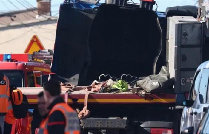 في فرنسا... إصطدام قطار كان في داخله 350 شخصاً بقافلة عسكريّة