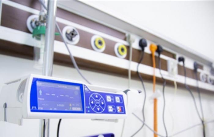 تدهور وضعه الصحيّ... نقل فنان عربيّ قدير إلى العناية المركّزة وزوجته تدعو محبيه إلى الدعاء له