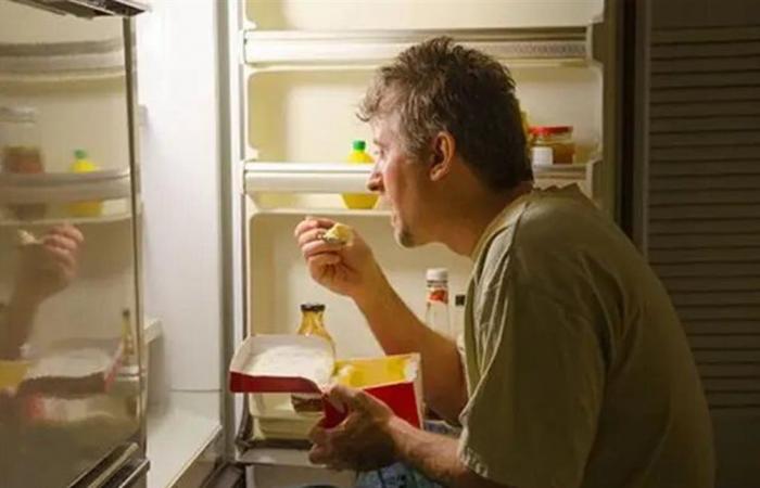 كيف تتعامل مع الرغبة المفاجئة لتناول الطعام ليلا؟