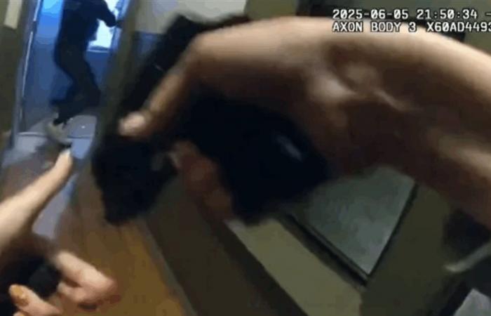 جريمة مروّعة.. ضابط قتل صديقته الشرطية بعد أن أنهت علاقتهما وفيديو يوثّق لحظة فعلته!