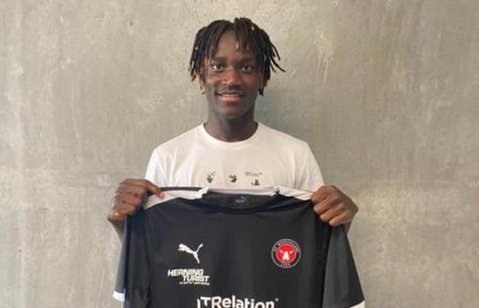 قرب مقرّ فريقه... لاعب كرة قدم تعرّض لطعنة بسكين وهذا وضعه الصحيّ