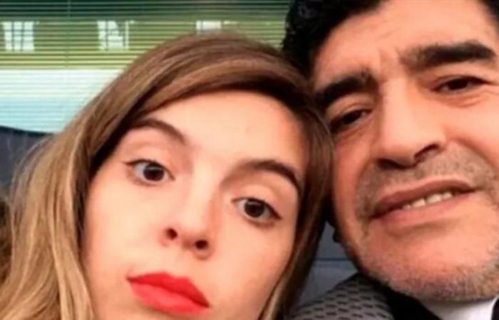 ابنة مارادونا تخرج عن صمتها: الأطباء تلاعبوا بنا وتركوه يموت!