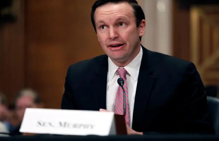 سيناتور أميركي: ترامب لا يزال يفكر في “غزو كارثي” بري لإيران