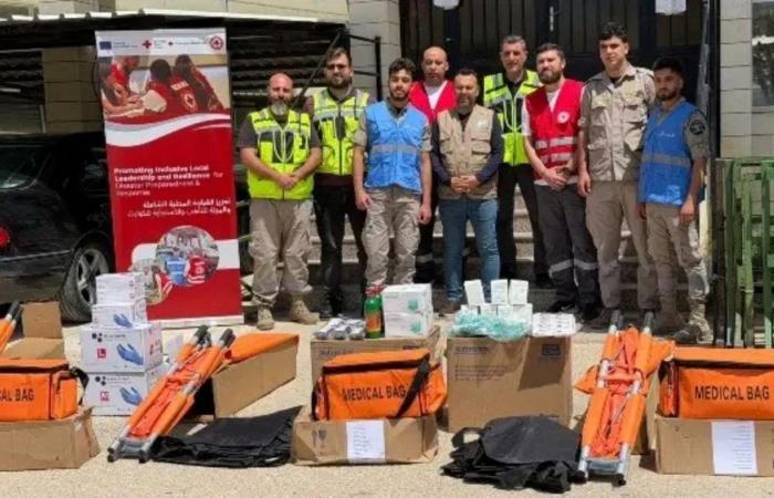 الصليب الأحمر يسلّم معدّات إسعافات أوليّة