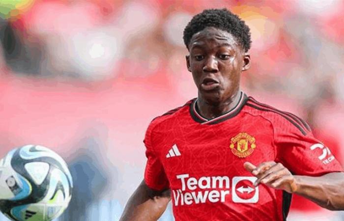 ماينو باقٍ في يونايتد.. عقد طويل بلا شرط جزائي