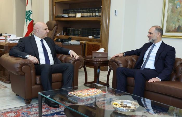 رسامني عرض على عون عمل وزارة الأشغال وحركة المطار