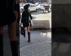 فتاة شبه عارية تسير في احد شوارع لبنان