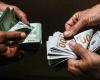 المصرف المركزي اللبناني يعلن خطة مشروطة للسحوبات بالدولار