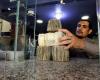 جمعية الصرافين في عدن توقف بيع وشراء العملات الأجنبية
