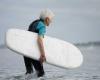 عجوز عمرها 92 عاما تمارس رياضة ركوب الأمواج