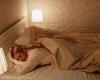 تشغيل الأنوار خلال ساعات النوم... هل هو مضر للصحة؟