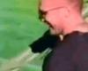 بالفيديو: مشجع يُطلق قذيفة مضادة للدبابات داخل ملعب