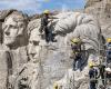 البدء بأعمال نحت وجه ترامب على جبل راشمور